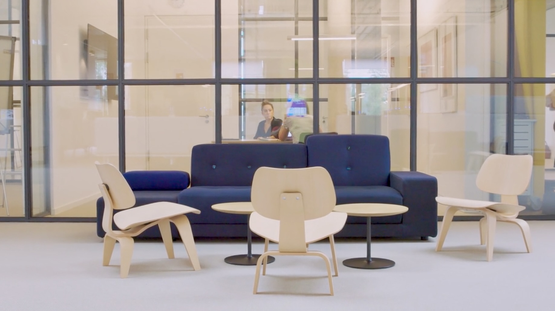 Vitra meubilair in het hoofdkantoor van Alnatura 